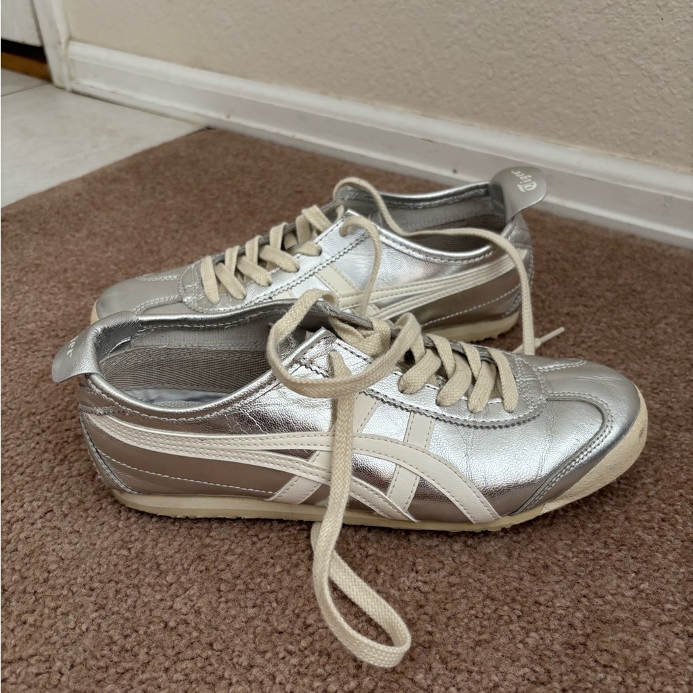 Silver Onitsuka Tiger sneakers Men: 6.5 Women’s 8.